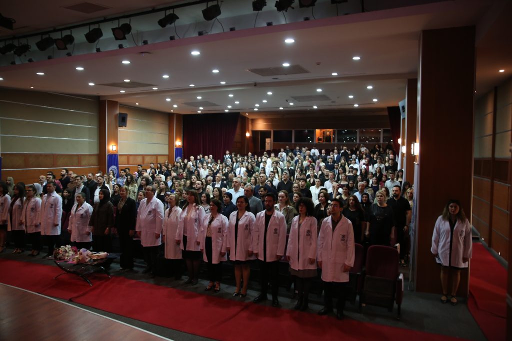 Eczacılık Fakültesi 2. Beyaz Önlük Giyme Töreni Gerçekleştirildi